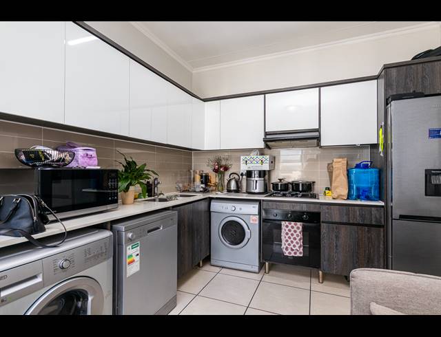 1 BEDROOM APARTMENT FOR SALE IN SANDOWN